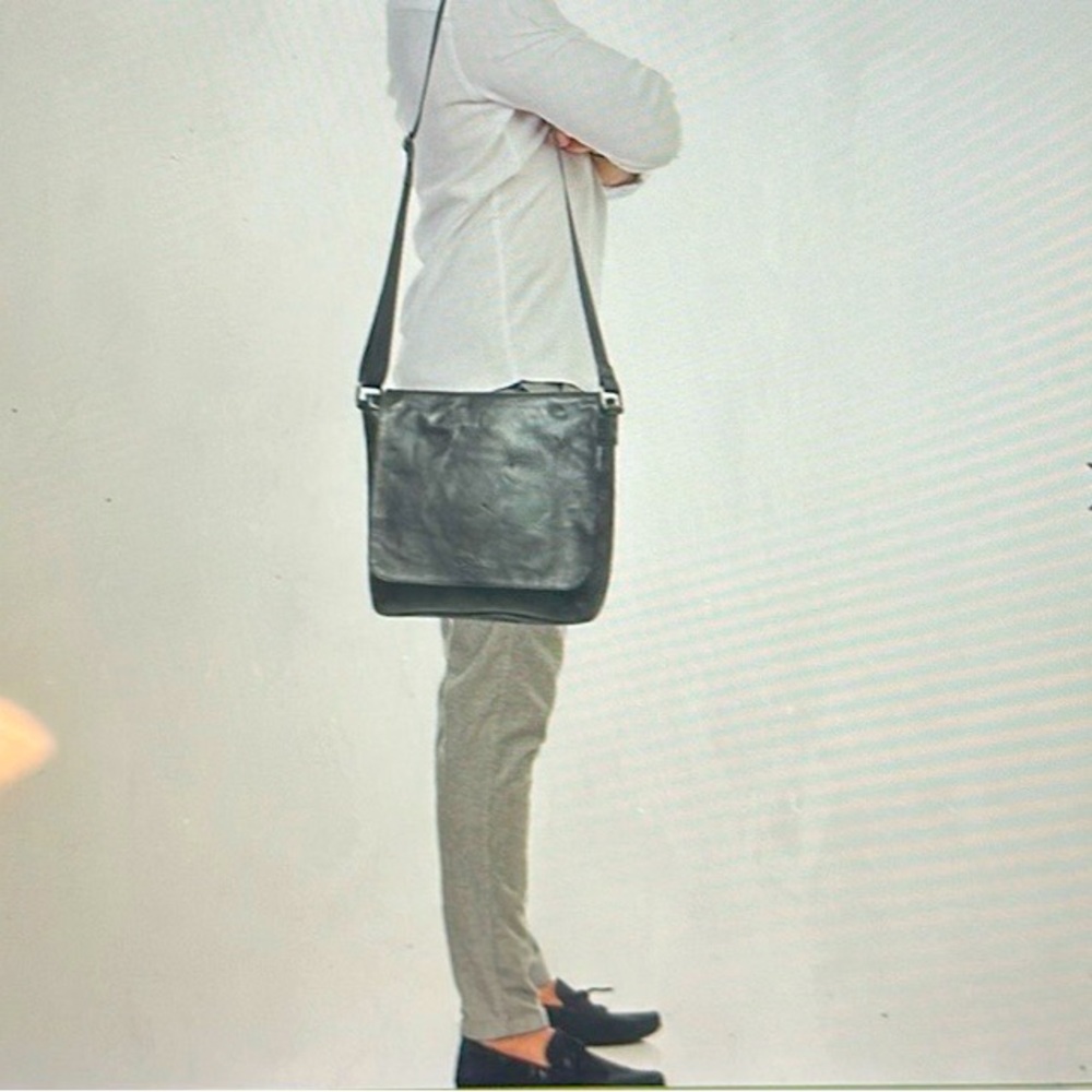 Men’s/Women’s/Non-Binary Soft Coach Brown Leather Messenger Bag